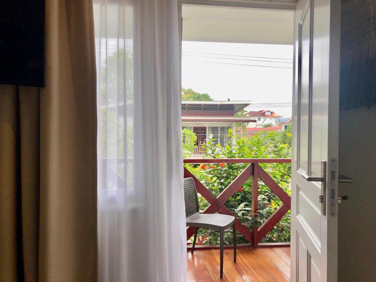 Villa Famiri Boutique Hotel 帕拉马里博 外观 照片